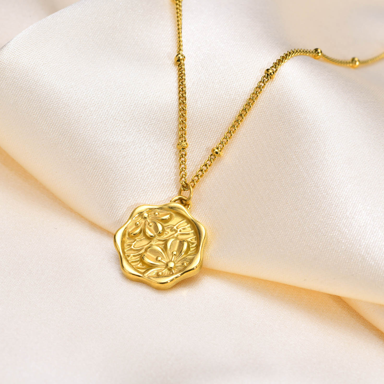 Collier pendentif pièce de mon - Birth Flower Necklace avis et prix
