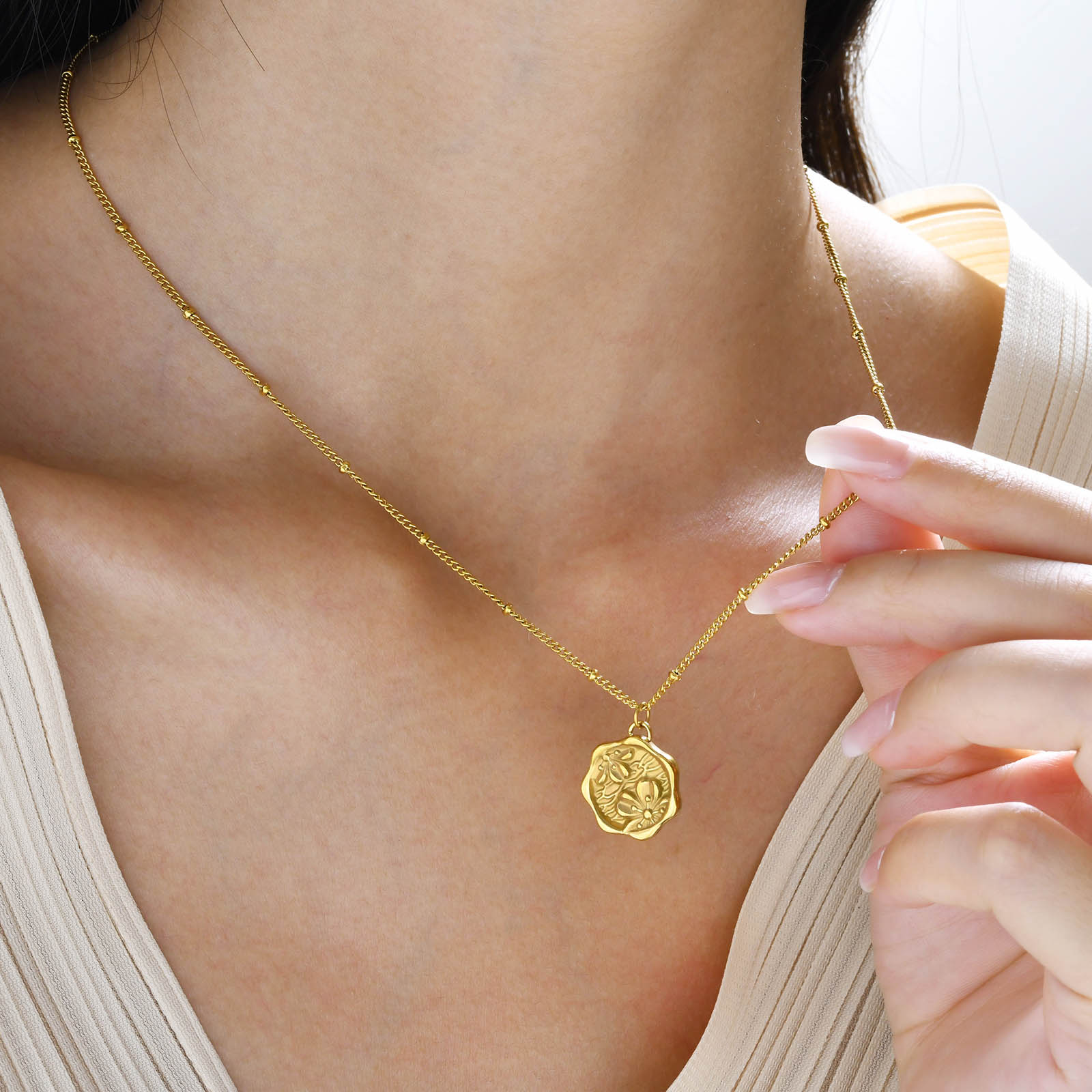Collier pendentif pièce de mon - Birth Flower Necklace avis et prix